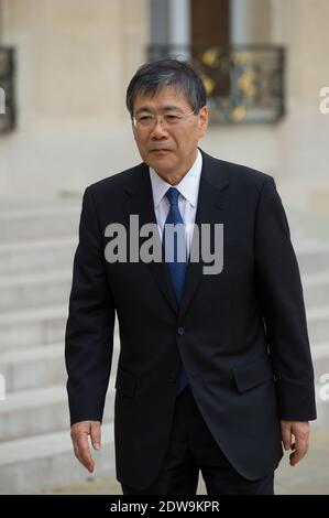 Président du conseil d'administration et PDG du groupe multinational allemand Siemens Joe Kaeser, Shunichi Miyanaga, PDG de Mitsubishi, Gerhard Cromme, président du conseil d'administration de Siemens, quittent une réunion avec le président français François Hollande à l'Elysee Palace à Paris le 17 juin 2014. Photo Thierry Orban/Abacapress.com Banque D'Images