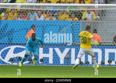 Juan Fernando Quintero de Colombie a marquant le but 2-0 lors de la coupe du monde de football 2014 Premier round Groupe D Match Colombie contre Côte d'Ivoire au Stade National, Brasilia, Brésil , le 19 juin 2014. La Colombie a gagné 2-1. Photo de Henri Szwarc/ABACAPRESS.COM Banque D'Images