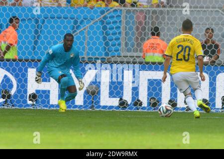 Juan Fernando Quintero de Colombie a marquant le but 2-0 lors de la coupe du monde de football 2014 Premier round Groupe D Match Colombie contre Côte d'Ivoire au Stade National, Brasilia, Brésil , le 19 juin 2014. La Colombie a gagné 2-1. Photo de Henri Szwarc/ABACAPRESS.COM Banque D'Images