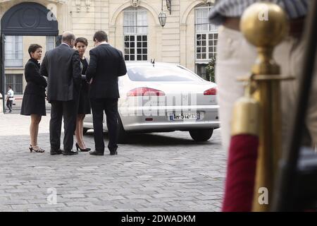 La ministre française des droits de la femme, des villes, des sports et de la jeunesse, Najat Vallaud-Belkacem, est photographiée à l'hôtel Matignon à Paris, le 27 juin 2014. Photo de Stephane Lemouton/ABACAPRESS.COM Banque D'Images