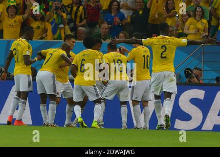 James Rodriguez, en Colombie, célèbre après avoir marqué le but 2-0 lors de la coupe du monde de football 2014 1/8 du dernier match du tour Colombie contre Uruguay au stade Maracana, Rio de Janeiro, Brésil, le 28 juin 2014. Colombie a gagné 2-0. Photo de Henri Szwarc/ABACAPRESS.COM Banque D'Images