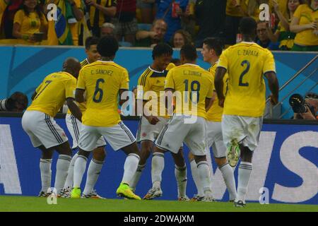 James Rodriguez, en Colombie, célèbre après avoir marqué le but 2-0 lors de la coupe du monde de football 2014 1/8 du dernier match du tour Colombie contre Uruguay au stade Maracana, Rio de Janeiro, Brésil, le 28 juin 2014. Colombie a gagné 2-0. Photo de Henri Szwarc/ABACAPRESS.COM Banque D'Images