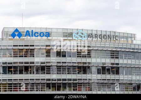 Pittsburgh, Pennsylvanie, États-Unis - 11 janvier 2020 : signe d'Alcoa et d'Arconic sur le bâtiment à Pittsburgh, Pennsylvanie, États-Unis. Banque D'Images