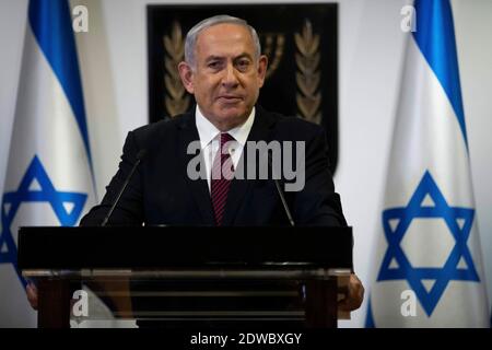 Jérusalem, Israël. 22 décembre 2020. (Le Premier ministre israélien Benjamin Netanyahou fait une déclaration lors d'une conférence de presse télévisée à la Knesset, le Parlement israélien, à Jérusalem, le 22 décembre 2020. Le Parlement israélien a été dissous mardi soir, dans le contexte d'une crise politique entre le Premier ministre Benjamin Netanyahou et son principal rival Benny Gantz, déclenchant ainsi les quatrième élections en deux ans. Les prochaines élections sont prévues le 23 mars. (Yonatan Sindel/JINI via Xinhua) Credit: Xinhua/Alay Live News Banque D'Images