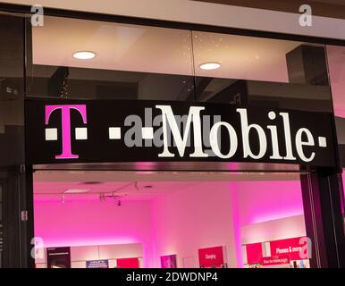 Signez pour T-Mobile Store, Columbia Mall, Kennewick, Washington State, États-Unis Banque D'Images