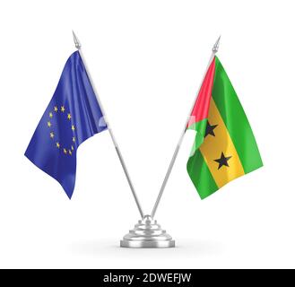 Sao Tomé-et-principe et drapeaux de table de l'Union européenne Banque D'Images