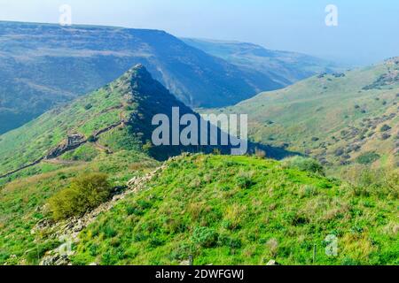 Vue sur la forteresse de Gamla et le paysage à proximité. Plateau du Golan, nord d'Israël Banque D'Images