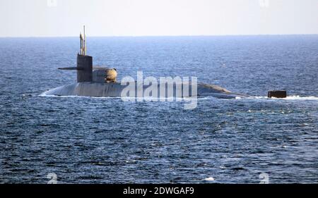 Photo de l'envoi du 21 décembre 2020 du sous-marin de missiles guidés USS Georgia (SSGN 729) transits dans le détroit d'OrmuzLa Marine américaine semble envoyer un message à l'Iran sous la forme d'un sous-marin de missiles guidés équipé d'une puissance de feu énorme et éventuellement de troupes d'opérations spéciales. Le sous-marin de missiles guidés de classe Ohio USS Georgia a navigué dans le golfe Persique lundi. Pour la première fois en huit ans, la Marine a annoncé la présence d'un sous-marin de missiles guidés dans le golfe Persique. U.S. Navy photo par Mass communication Specialist 2e classe Indra Beaufort via ABACAPRESS.COM Banque D'Images