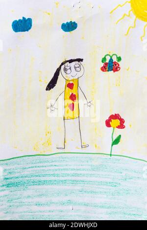 Dessin d'enfant de sept ans, fille heureuse et fleur rouge dans le champ. Banque D'Images