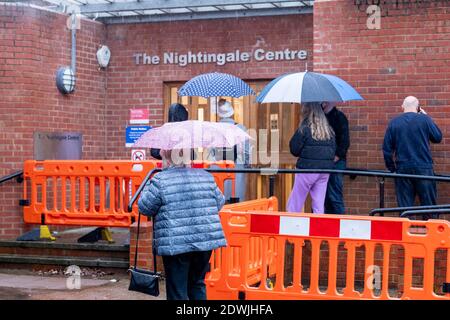 Brentwood Essex, Royaume-Uni. 23 décembre 2020. Un nouveau centre de tests rapides Covid-19 au centre Nightingale, utilisant des tests de débit latéral ouvert à Brentwood Essex pour les personnes sans symptômes. Brentwood a un taux d'infection élevé. Crédit : Ian Davidson/Alay Live News Banque D'Images