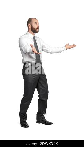 homme d'affaires surpris avec des bras ouverts isolés sur blanc. Banque D'Images