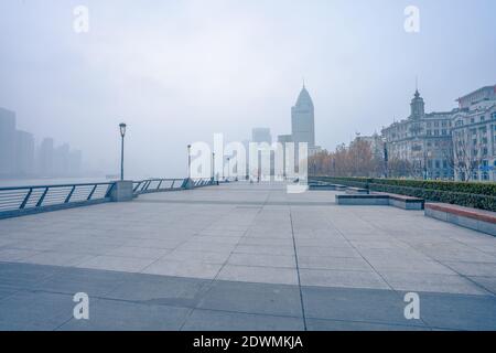 Le petit pain à Shanghai, un jour brumeux. Banque D'Images