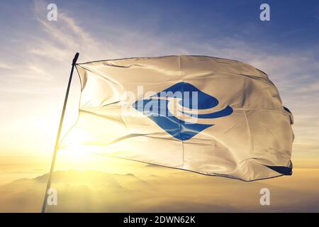 Province de Gyeongsang du Nord, drapeau de la Corée du Sud qui agite sur le brume de lever de soleil supérieure Banque D'Images