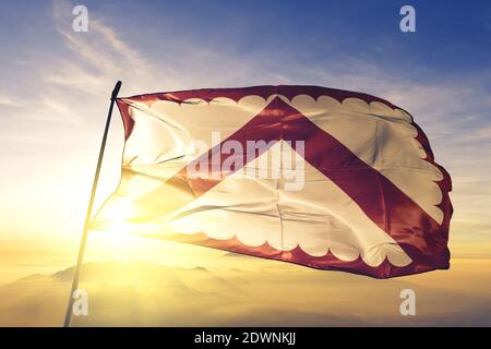 Kortrijk de Flandre Occidentale de Belgique drapeau sur le brume de lever de soleil supérieure Banque D'Images