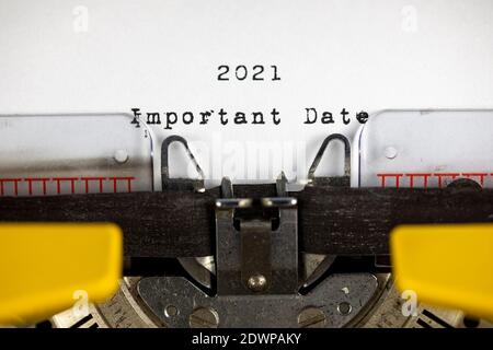 2021 date importante inscrite sur une ancienne machine à écrire Banque D'Images