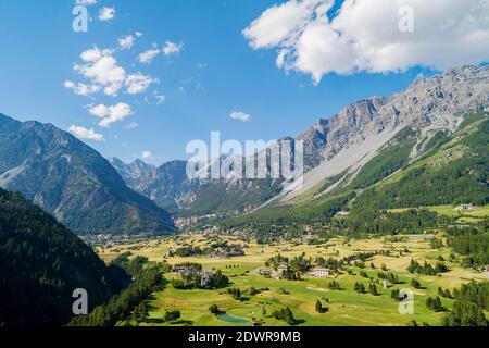 Bormio, Valtellina (IT), vue aérienne panoramique Banque D'Images