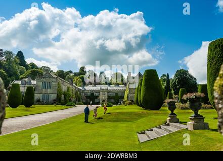 Lanhydrock House et ses jardins. Banque D'Images