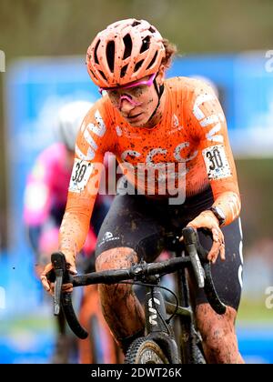 HERENTALS, BELGIQUE - DÉCEMBRE 23: Marianne vos pendant la Women Elite Cyclocross Herentals Crosst le 23 décembre 2020 à Herentals, Belgique (photo par Banque D'Images