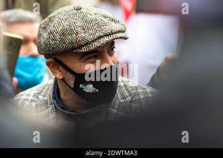 Rome, Italie. 23 décembre 2020. Les travailleurs autonomes et les propriétaires de restaurants protestent à Rome. La manifestation est contre le couvre-feu imposé en Italie pour contenir la pandémie de Covid-19 et pour demander le soutien économique du gouvernement. Crédit : LSF photo/Alamy Live News Banque D'Images