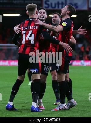 Sam Suridge, de l'AFC Bournemouth, célèbre le cinquième but de son équipe lors du match du championnat Sky Bet au stade Vitality, à Bournemouth. Banque D'Images