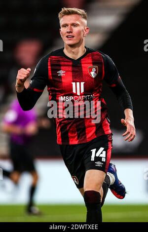 Sam Suridge, de l'AFC Bournemouth, célèbre le cinquième but de son équipe lors du match du championnat Sky Bet au stade Vitality, à Bournemouth. Banque D'Images