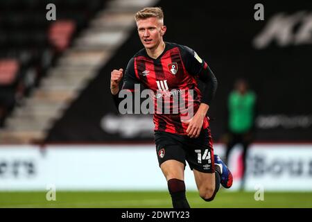 Sam Suridge, de l'AFC Bournemouth, célèbre le cinquième but de son équipe lors du match du championnat Sky Bet au stade Vitality, à Bournemouth. Banque D'Images