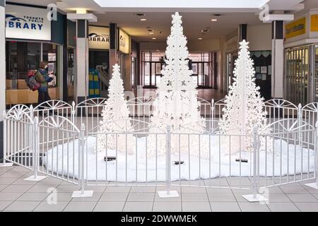 Noël affiche un centre commercial vide pendant la pandémie Covid-19, Toronto, Canada Banque D'Images