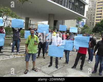 Sao Paulo, Sao Paulo, Brésil. 23 décembre 2020. (INT) les dirigeants syndicaux protestent devant le conseil municipal. 23 décembre 2020, Sao Paulo, Brésil: Un groupe de dirigeants syndicaux protestent devant le conseil municipal de Sao Paulo, au sujet de l'augmentation de salaire du maire de Sao Paulo, Bruno Covas et du syndicat de vol dans les transports. Crédit: Leco Viana/TheNews2 crédit: Leco Viana/TheNEWS2/ZUMA Wire/Alamy Live News Banque D'Images