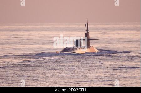 Mer d'Arabie, Bahreïn. 21 décembre 2020. Le sous-marin de missiles guidés de classe Ohio de la Marine américaine USS Georgia transite dans le golfe Arabique le 21 décembre 2020 au large de Bahreïn. Credit: Planetpix/Alamy Live News Banque D'Images