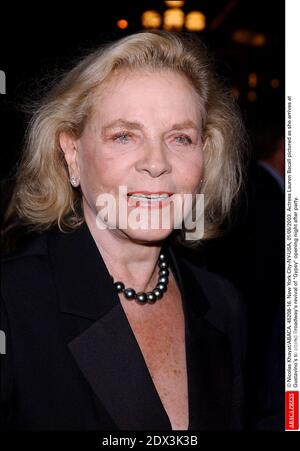 L'actrice hollywoodienne Lauren Bacall est décédée à l'âge de 89 ans après avoir subi un accident vasculaire cérébral chez elle à New York. Photo du fichier : © Nicolas Khayat/ABACA. 45208-16. New York City-NY-USA, 01/05/2003. L'actrice Lauren Bacall photographiée alors qu'elle arrive chez Gustavino pour assister à la renaissance de Broadway de l'ouverture des Gypsy nuit après la fête. Banque D'Images