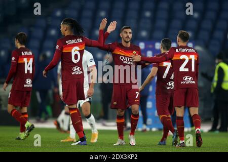 Rome, Italie. 23 décembre 2020. ROME, Italie - 23.12.2020: LES JOUEURS ROMS CÉLÈBRENT LA VICTOIRE DANS la série italienne UN match de football de la ligue 2020 entre COMME ROMA vs CAGLIARI, au stade olympique de Rome crédit: Agence de photo indépendante/Alamy Live News Banque D'Images