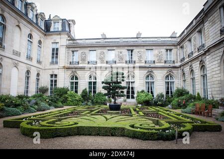Vue sur le jardin de l'Elysée, résidence officielle du président français, le 6 juillet 2014, jour ouvert au public. Photo de Audrey Poree/ABACAPRESS.COM Banque D'Images
