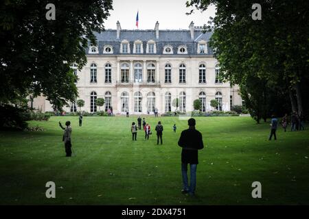 Vue sur le jardin de l'Elysée, résidence officielle du président français, le 6 juillet 2014, jour ouvert au public. Photo de Audrey Poree/ABACAPRESS.COM Banque D'Images