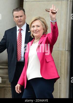 Exclusif - l'ancienne secrétaire d'Etat Hillary Clinton quitte l'hôtel George V à Paris, France, le 7 juillet 2014. Photo par ABACAPRESS.COM Banque D'Images