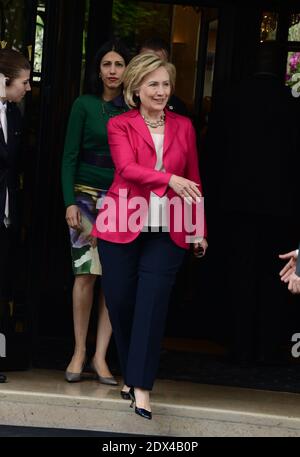 Exclusif - l'ancienne secrétaire d'Etat Hillary Clinton quitte l'hôtel George V à Paris, France, le 7 juillet 2014. Photo par ABACAPRESS.COM Banque D'Images