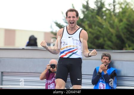 Renaud Lavillenie lors des championnats d'élite français 2014, au stade Georges-Hebert, à Reims, France, le 13 juillet 2014. Photo de Pasco/ABACAPRESS.COM Banque D'Images