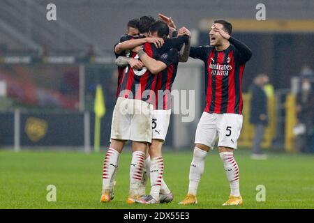 Milan, Italie. 23 décembre 2020. Milan, Italie, stade San Siro, 23 décembre 2020, les joueurs de Milan AC célèbrent après la victoire pendant l'AC Milan vs SS Lazio - football italien série A match crédit: Francesco Scaccianoce/LPS/ZUMA Wire/Alay Live News Banque D'Images