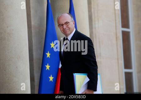 Bernard Cazeneuve, ministre français de l'intérieur. Réunion du Comité d'urgence à l'Elysée le 24 juillet 2014, après l'accident d'avion au Mali. Photo de Julien de Fontenay/ ABACAPRESS.COM. Banque D'Images