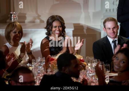 Gayle King, co-ancre de CBS ce matin, de gauche, la première dame des États-Unis Michelle Obama et le joueur de tennis Andy Roddick clap tout en écoutant le président des États-Unis Barack Obama, pas en photo, parler à un événement intitulé ?A Celebration of Special Olympics and A Unified Generation? Pour marquer l'anniversaire des Jeux Olympiques spéciaux dans la salle est de la Maison Blanche à Washington, DC, Etats-Unis, le jeudi 31 juillet 2014. Fondé en 1968 par Eunice Kennedy Shriver, le mouvement des Jeux Olympiques spéciaux s'est étendu à plus de 4.4 millions d'athlètes dans 170 pays. Photo par Andrew Harrer/Pool/ABACAPRESS.COM Banque D'Images