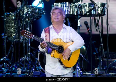 Le groupe de musiciens français Gypsy Kings (Nicolas Reyes) se produit au Sporting lors du 'Sporting Summer Festival' à Monaco, dans le sud de la France, le 06 août 2014. Photo de Syspeo.R/ABACAPRESS.COM Banque D'Images