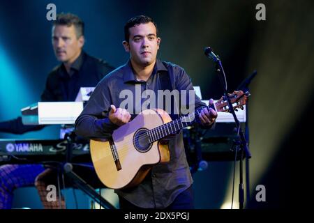 Le groupe de musiciens français Gypsy Kings (membre du groupe) se produit au Sporting lors du 'Sporting Summer Festival' à Monaco, dans le sud de la France, le 06 août 2014. Photo de Syspeo.R/ABACAPRESS.COM Banque D'Images