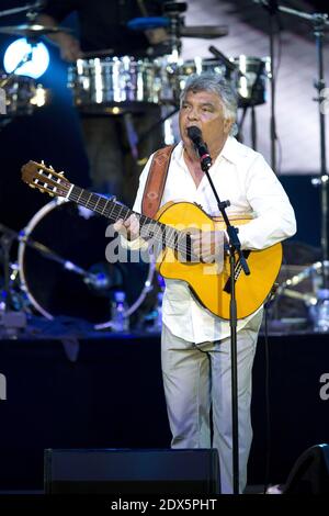 Le groupe de musiciens français Gypsy Kings (Nicolas Reyes) se produit au Sporting lors du 'Sporting Summer Festival' à Monaco, dans le sud de la France, le 06 août 2014. Photo de Syspeo.R/ABACAPRESS.COM Banque D'Images