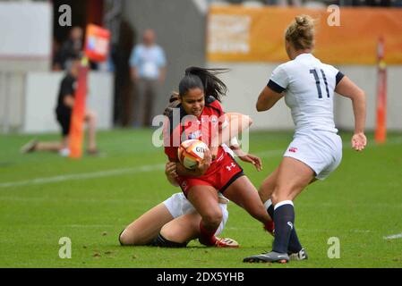 Magali Harvey au Canada lors du match de la coupe du monde de rugby féminin de l'IRB Angleterre contre Canada au stade Jean Bouin à Paris, en France, le 17 août 2014. L'Angleterre a battu le Canada 21-9 et a gagné pour la première fois en 20 ans. Photo de Christian Liewig/ABACAPRESS.COM Banque D'Images