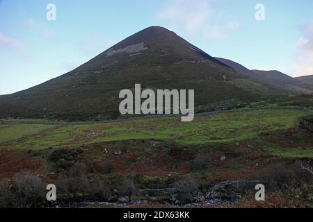 Foel Ganol montagne dans la chaîne de Carneddau, près des chutes d'Aber Banque D'Images