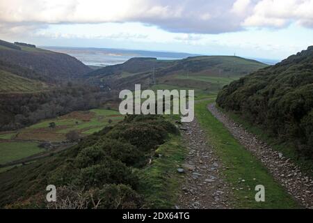 Vue sur Anglesey depuis les montagnes de Carneddau, au-dessus des chutes d'Aber Banque D'Images