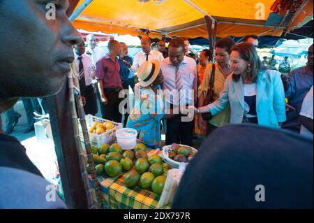 Segolene Royal, ministre française de l'écologie, visite d'un marché local, le 31 août 2014 à fort-de-France, dans le cadre de sa visite de trois jours sur l'île française des Caraïbes de la Martinique. Photo par Adam Kristopher/Madin’image/ABACAPRESS.COM Banque D'Images