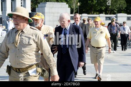 Les anciens combattants de la Seconde Guerre mondiale, dont le général retraité du corps des Marines des États-Unis, Paul Xavier Kelley, assiste à une victoire spéciale sur la commémoration de la Journée du Japon, qui a lieu au Monument commémoratif de la Seconde Guerre mondiale à Washington, DC, États-Unis, le mardi 2 septembre 2014. George Prescott Bush est le fils aîné de l'ancien gouverneur de Floride Jeb Bush, le neveu de l'ancien président George W. Bush et le petit-fils de l'ancien président George H. W. Bush. Il est le candidat républicain au poste de commissaire du Texas General Land Office en 2014. Photo par Olivier Douliery/ABACAPRESS.COM Banque D'Images