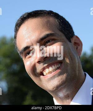 George Prescott Bush assiste à une victoire spéciale sur la commémoration de la Journée du Japon qui aura lieu au National World War II Memorial à Washington, DC, USA le mardi 2 septembre 2014. George Prescott Bush est le fils aîné de l'ancien gouverneur de Floride Jeb Bush, le neveu de l'ancien président George W. Bush et le petit-fils de l'ancien président George H. W. Bush. Il est le candidat républicain au poste de commissaire du Texas General Land Office en 2014. Photo par Olivier Douliery/ABACAPRESS.COM Banque D'Images