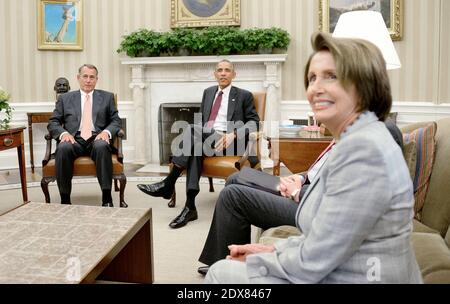 Le président Barack Obama est accompagné par le président de la Chambre des représentants, John Boehner, et le leader démocrate, Pelosi, pour une réunion bipartisane sur la politique étrangère dans le Bureau ovale de la Maison Blanche le 9 septembre 2014 à Washington, DC, USA. Photo par Olivier Douliery/ABACAPRESS.COM Banque D'Images