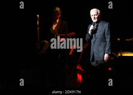 Charles Aznavour, légende du chant français, se produit au Madison Square Garden, dans le cadre de son Farewell Tour, à New York, NY, États-Unis, le 20 septembre 2014. Photo de Charles Guerin/ABACAPRESS.COM Banque D'Images